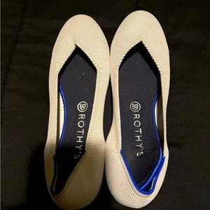 Women Rothy’s shoes